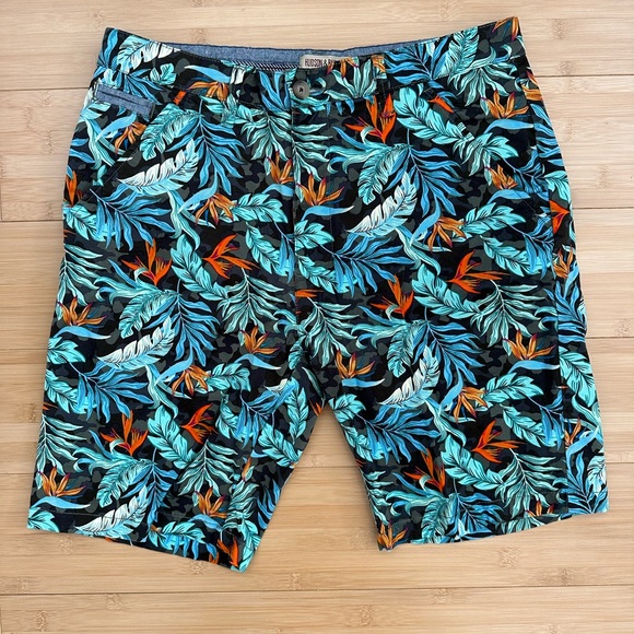 Shirt/Short Bundle - Picture 4 of 5